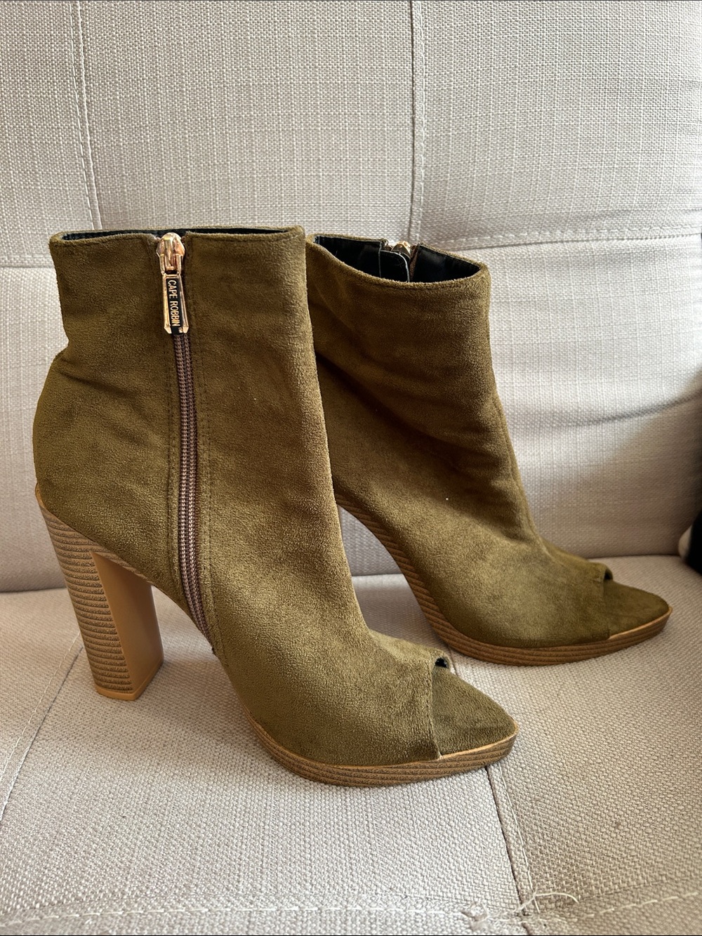 Cape Robbin Olive Green Suede Peep-Toe Ankle Boots Size 6